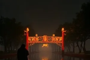 《空镜修理工》空荡影厅最后一排座椅，幕布垂下